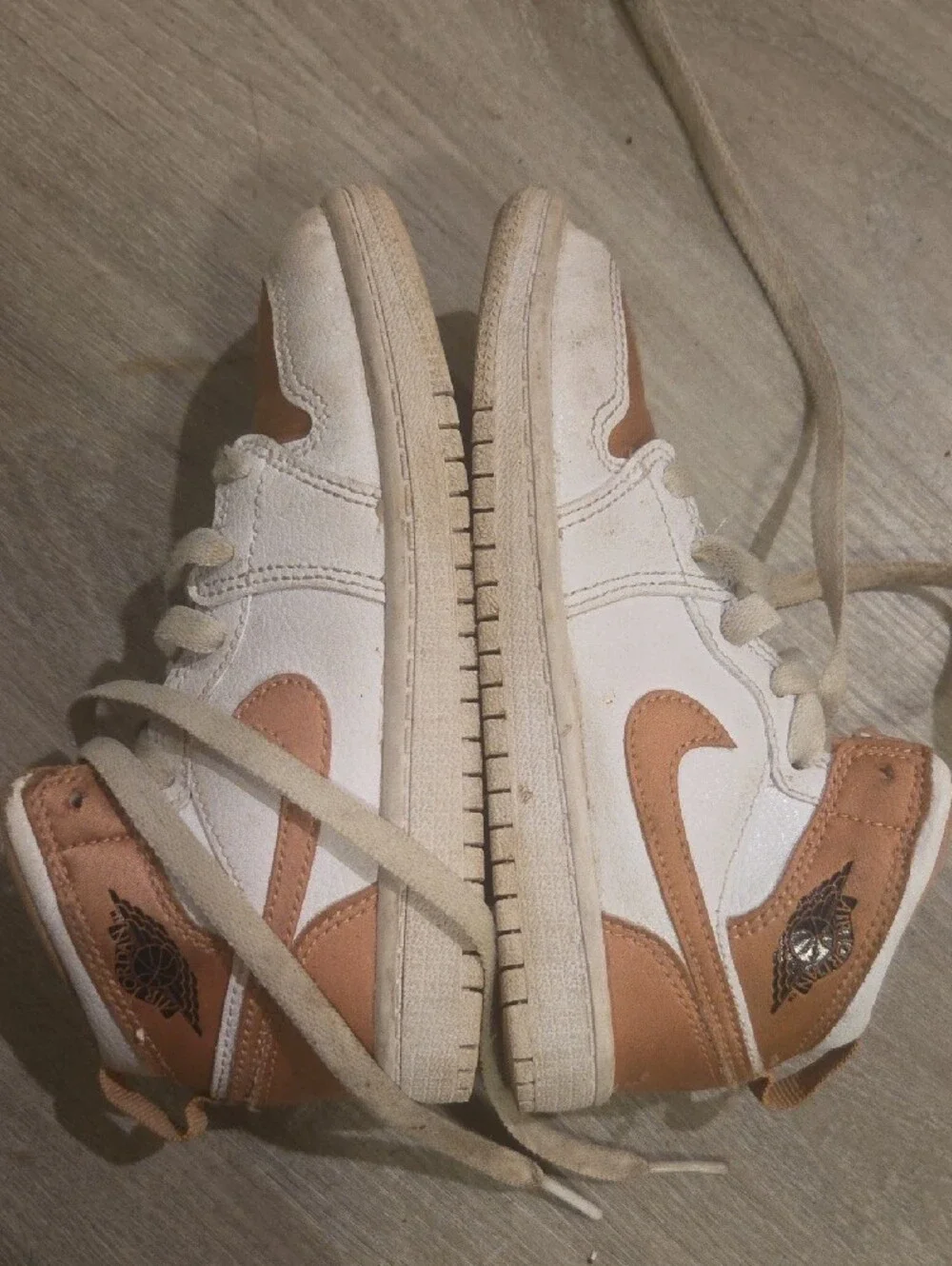 Nike Girls  Mid-Top Sneakers in White and Rose Gold